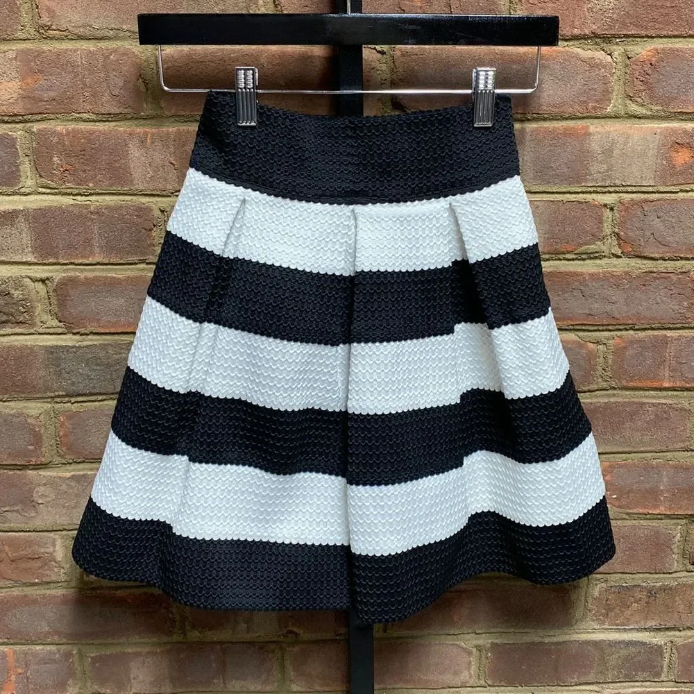 Exhilaration Black & White Pleated Skirt Size Small